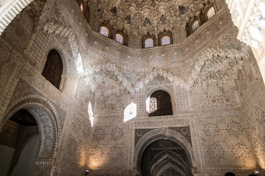 Granada: 3-Hour Alhambra and Generalife Gardens Guided Tour - Timing, crowds, and the biggest booking risk