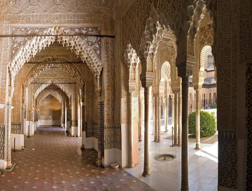 Granada: Alhambra and Albaicín Small Group Tour - Key points to know before booking