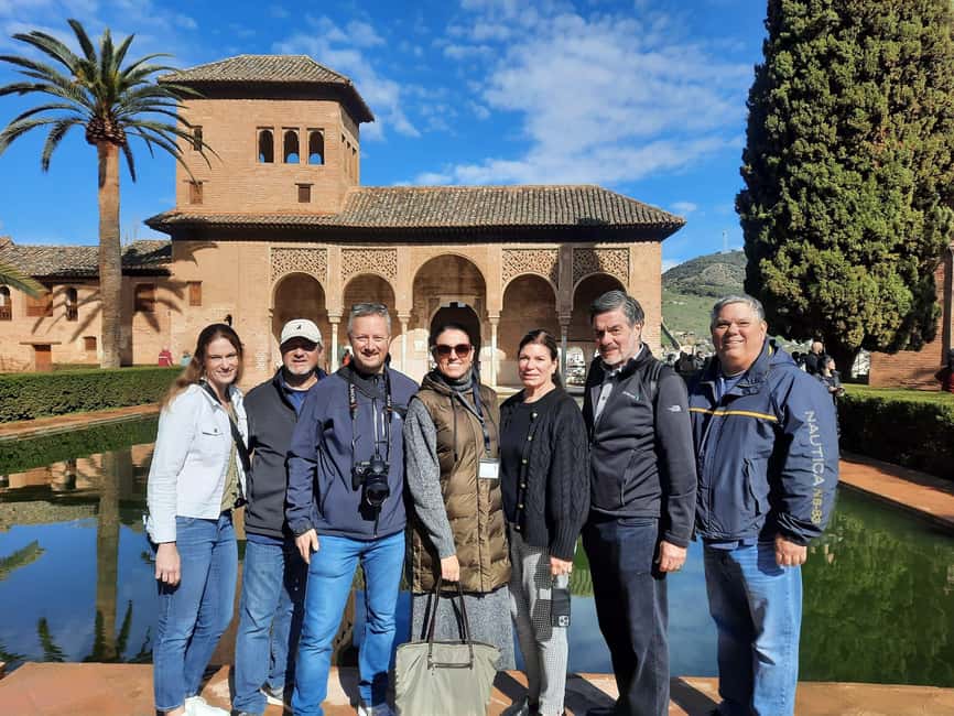 Granada: Alhambra and City Private Tour - A coffee break before the city walk