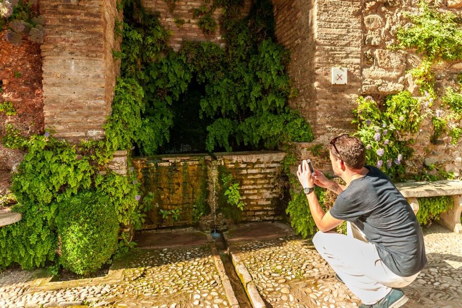 Granada: Alhambra and Generalife Garden Ticket & Guided Tour - Choosing the right start time
