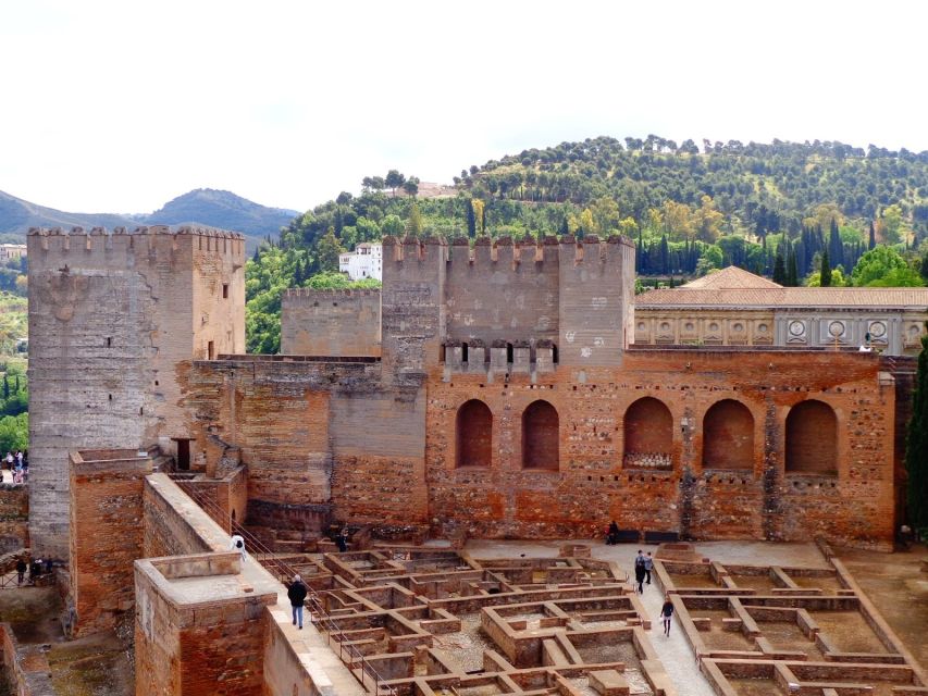 Granada: Alhambra and Generalife Gardens Guided Tour - The Alcazaba and the defensive side of the Alhambra