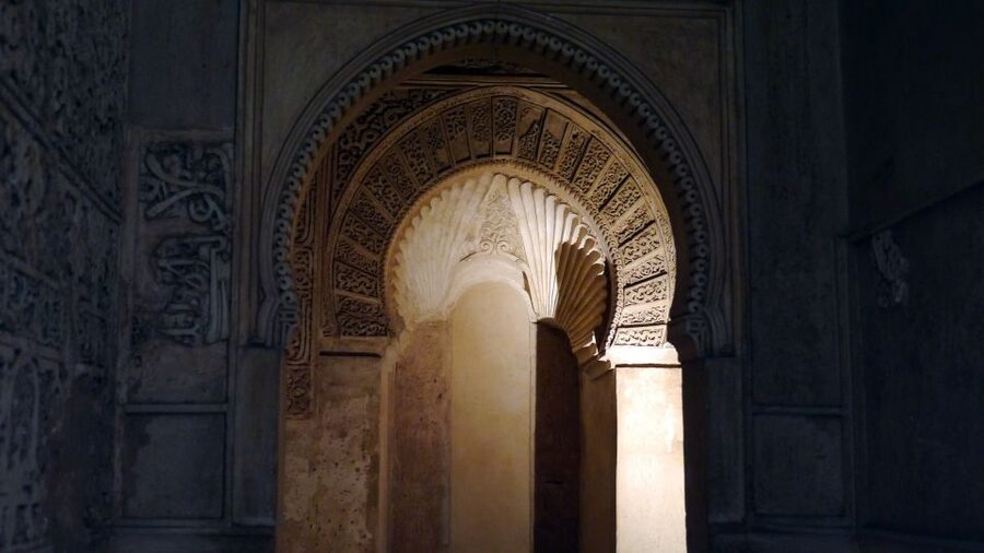 Granada: Alhambra and Generalife Private Fast-Track Tour - Nasrid Palaces: the heart of the visit