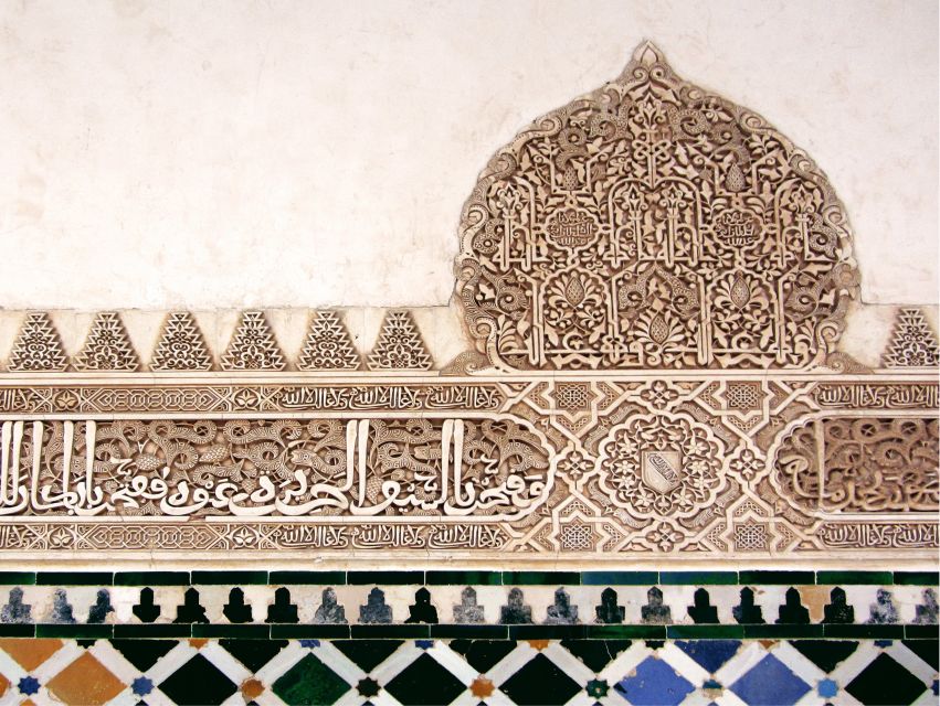Granada: Alhambra and Generalife Private Fast-Track Tour - Generalife Gardens: the Alhambra’s quieter side