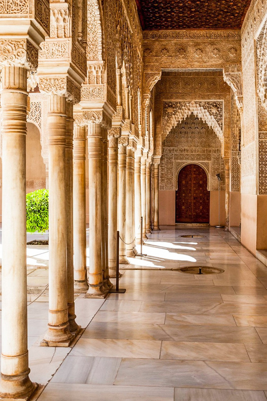 Granada: Alhambra and Nasrid Palaces Entry Ticket - Inside the Nasrid Palaces