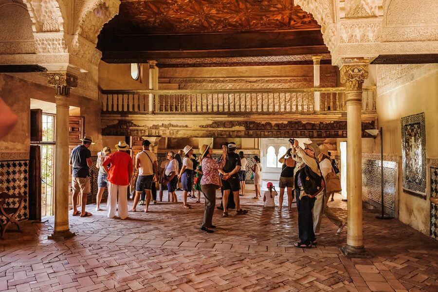 Granada: Alhambra and Nasrid Palaces Entry Ticket - Three hours is the minimum, not a command