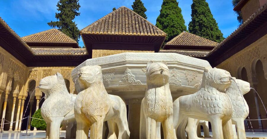 Granada: Alhambra and Nasrid Palaces Private Guide Tour - The Nasrid Palaces and Patio de los Leones