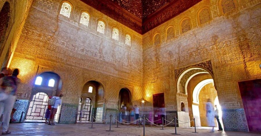 Granada: Alhambra and Nasrid Palaces Private Tour - Walking the Alcazaba fortress