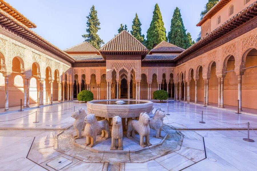 Granada: Alhambra and Nasrid Palaces Small Guided Tour - Why a guided Alhambra visit makes sense