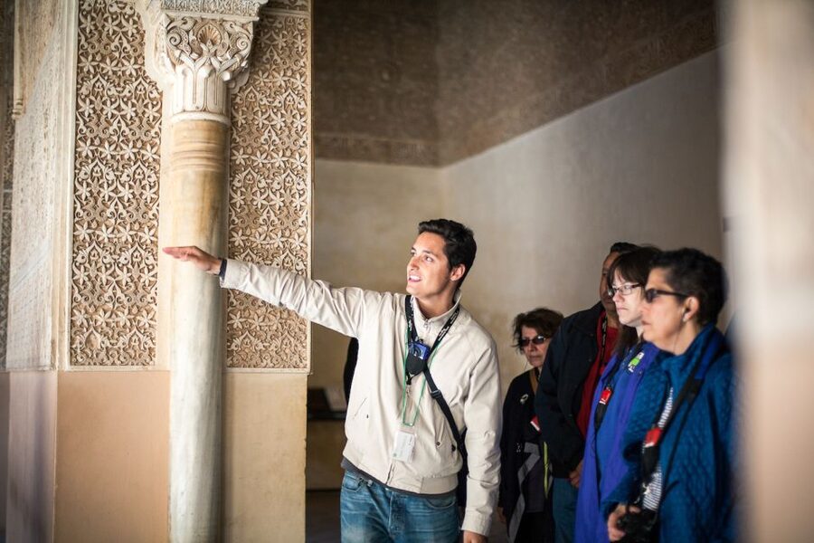 Granada: Alhambra and Nasrid Palaces Small Guided Tour - Meeting the guide at the Alhambra entrance