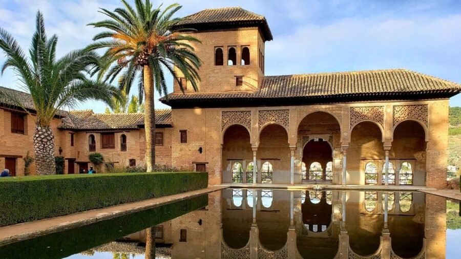 Granada: Alhambra and Nasrid Palaces Tour without Tickets - The Alcazaba and Granada viewpoints