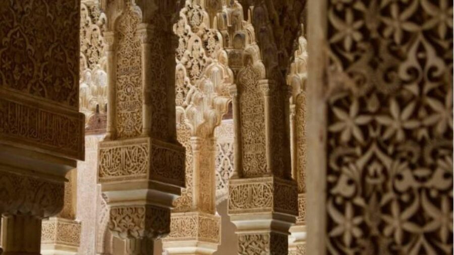 Granada: Alhambra and Nasrid Palaces Tour without Tickets - Should you book it?