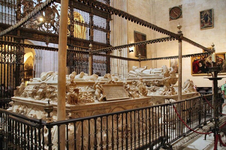 Granada: Alhambra, Cathedral & Royal Chapel Tour w/ Tickets - Who should book this tour?