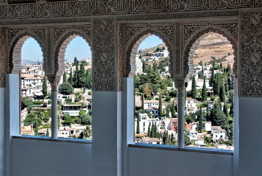 Granada: Alhambra Complex Guided Tour with Ticket - Carlos V Palace and the layers after Granada