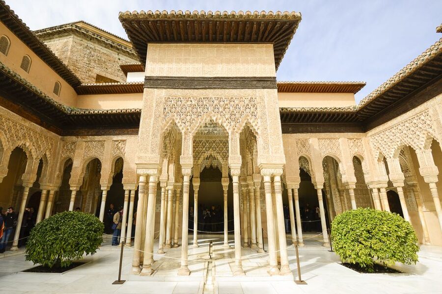 Granada: Alhambra Fast-Track Guided Tour - Key points at a glance