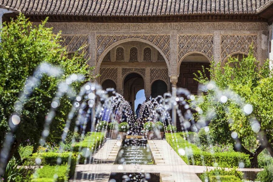 Granada: Alhambra Fast-Track Guided Tour - Palace of Charles V: a sharp change in style