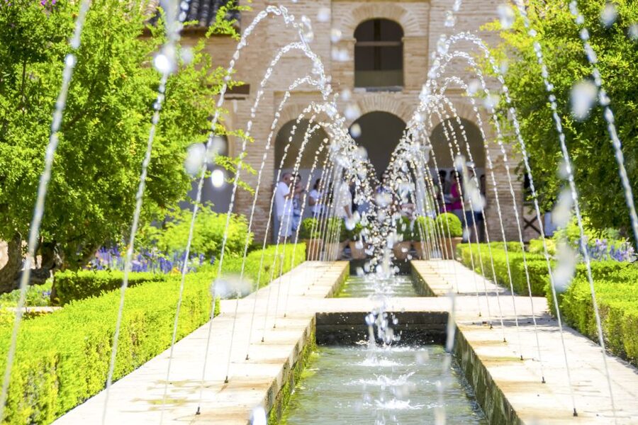 Granada: Alhambra Gardens, Generalife & Alcazaba Guided Tour - Key points at a glance