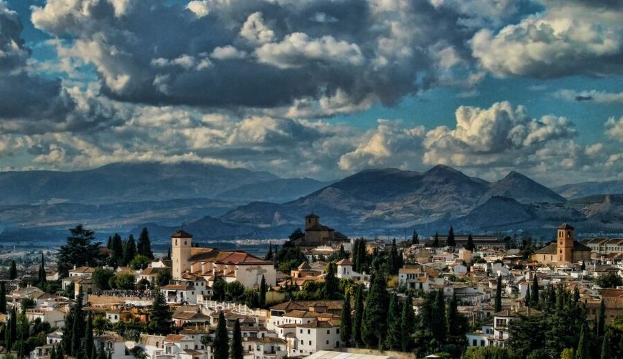 Granada: Alhambra, Generalife & Albaicin Private Tour - Key points to know before booking