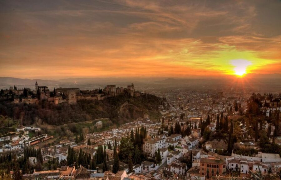 Granada: Alhambra, Generalife & Albaicin Private Tour - Palace of Charles V and the Alcazaba