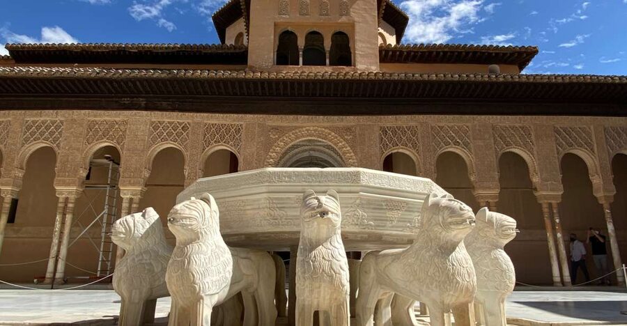 Granada: Alhambra & Generalife Fast-Track Guided Tour - Why the Alhambra works best with a guide