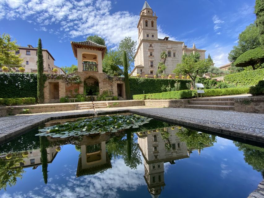 Granada: Alhambra & Generalife Fast-Track Guided Tour - The Alhambra’s palatial city