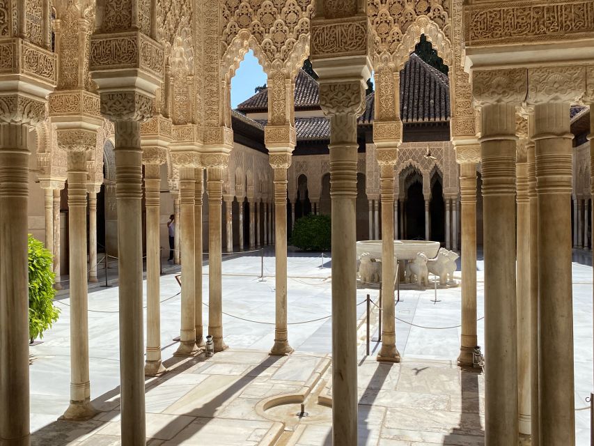 Granada: Alhambra & Generalife Fast-Track Guided Tour - The Court of the Lions