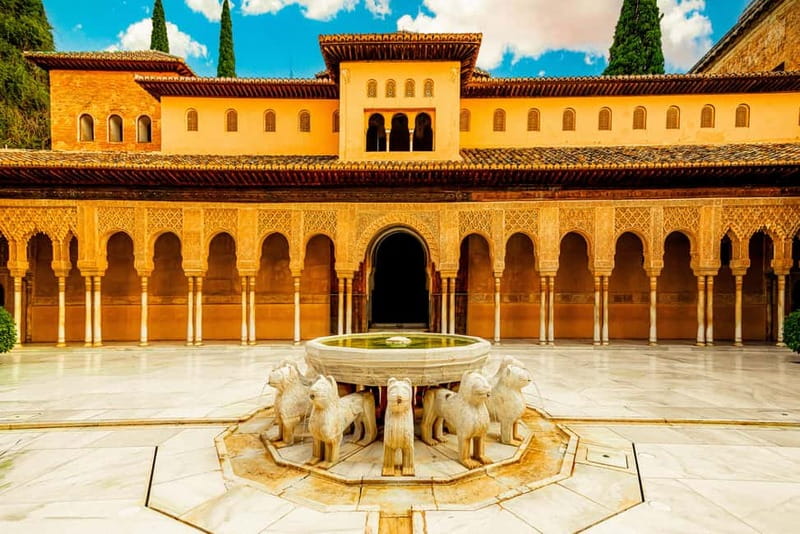 Granada: Alhambra, Generalife & Nasrid Palaces Guided Tour - The Alcazaba on your own