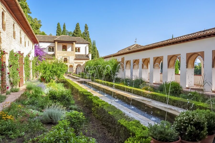 Granada: Alhambra Guided Tour and Arabian Bath and Massage - Guides, language, and the feel of the group