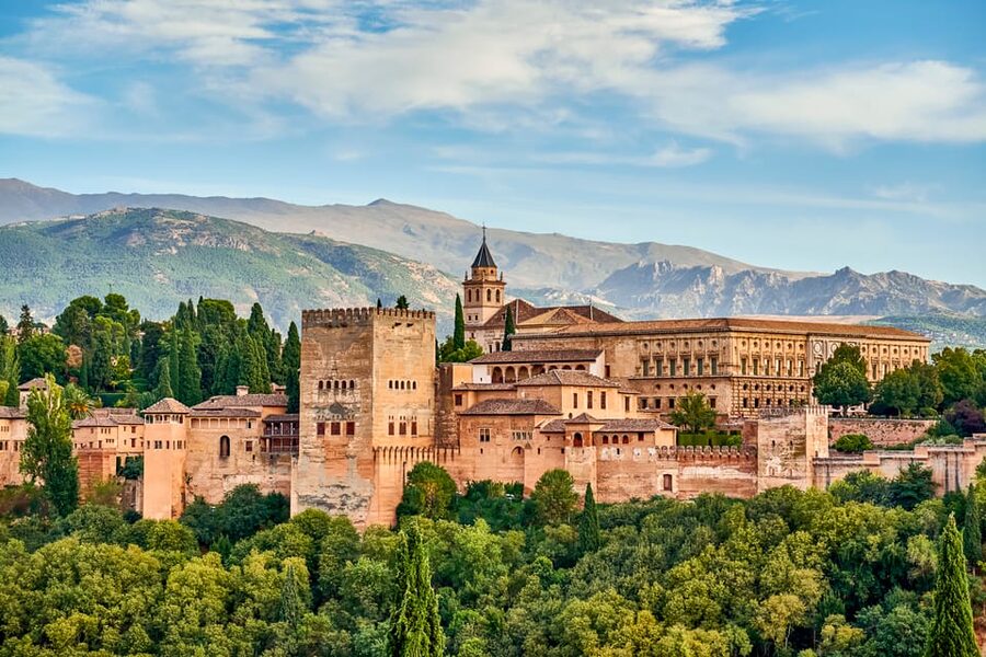 Granada: Alhambra Guided Tour and Flamenco Show - Flamenco inside a Sacromonte cave