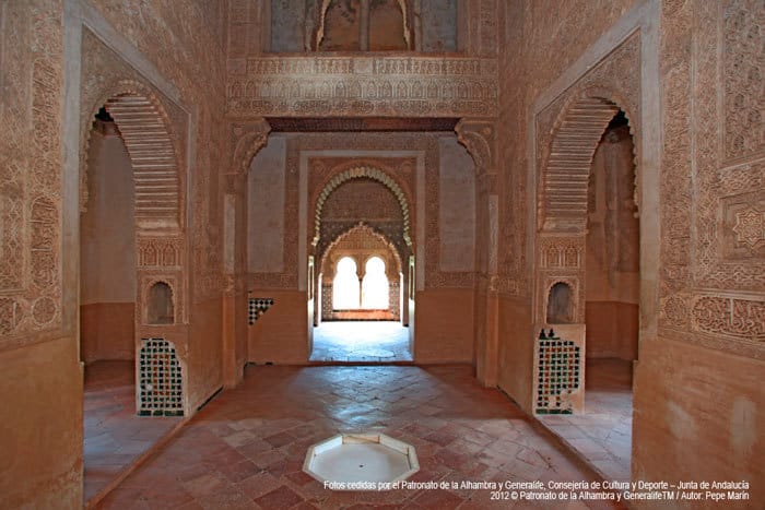Granada: Alhambra Guided Tour and Flamenco Show - How the guides can change the experience