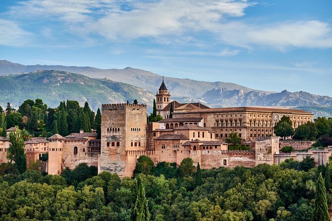 Granada: Alhambra Guided Tour including Nasrid Palaces - Why the Alhambra is better with a guide