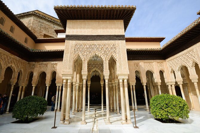 Granada: Alhambra Guided Tour including Nasrid Palaces - Meeting at the Alhambra ticket office