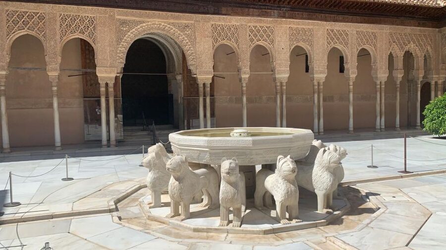 Granada: Alhambra Guided Tour w/ Nasrid Palaces & City Pass - Albaicín and Sacromonte need your own time