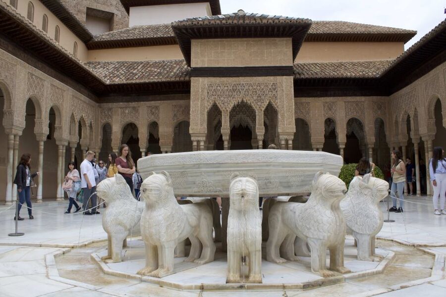Granada: Alhambra Guided Tour with Nasrid Palaces - The Palace of Charles V changes the story