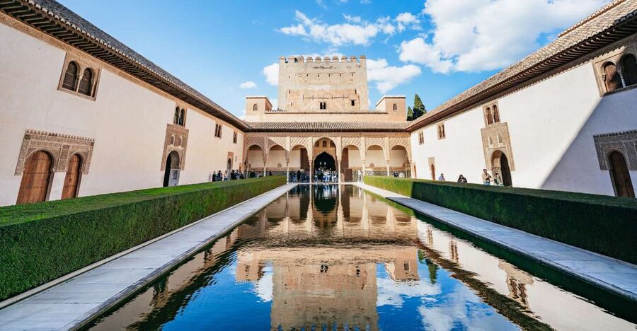 Granada: Alhambra Guided Tour with Nasrid Palaces & Gardens - The Nasrid Palaces: the tour’s main event