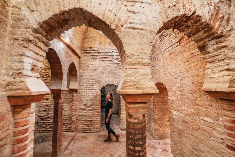 Granada: Alhambra Guided Tour with Nasrid Palaces & Gardens - Generalife Gardens and a calmer final stretch