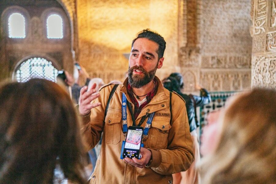 Granada: Alhambra Guided Tour with Nasrid Palaces & Gardens - Starting with the Alcazaba and its hilltop views