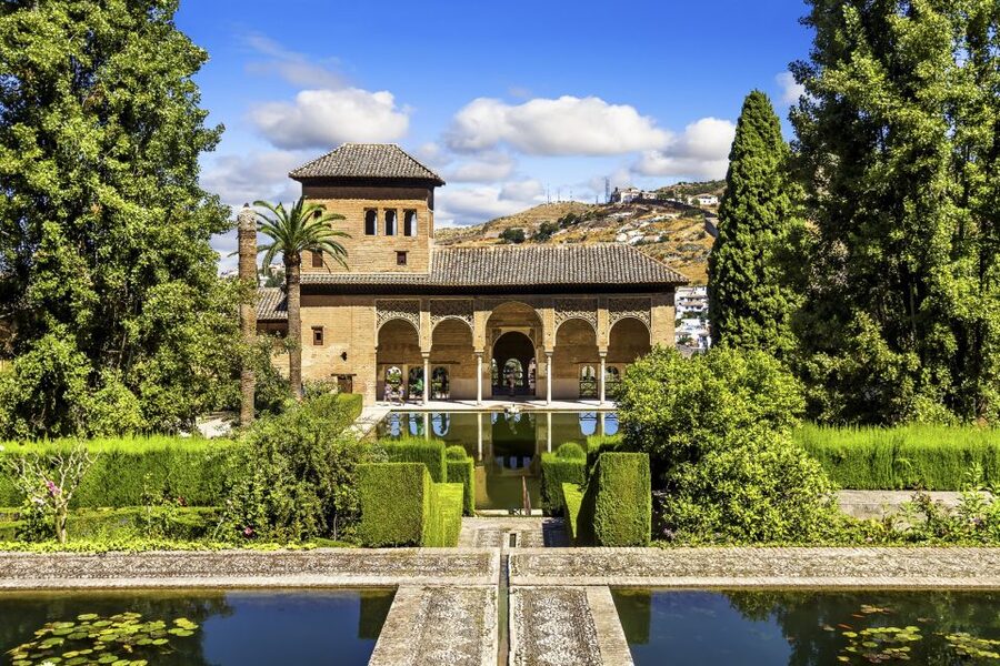 Granada: Alhambra, Nasrid Palaces, & Generalife Guided Tour - Who should book this Alhambra tour?
