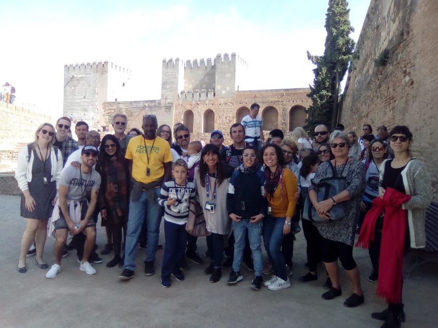 Granada: Alhambra, Nasrid Palaces, & Generalife Guided Tour - Guide quality can shape the entire visit