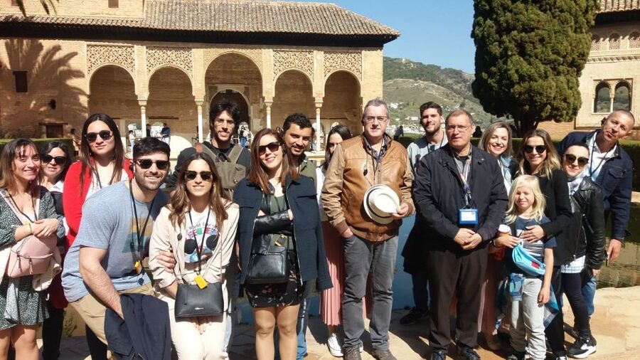 Granada: Alhambra, Nasrid Palaces, & Generalife Guided Tour - Meeting point, timing, and documents