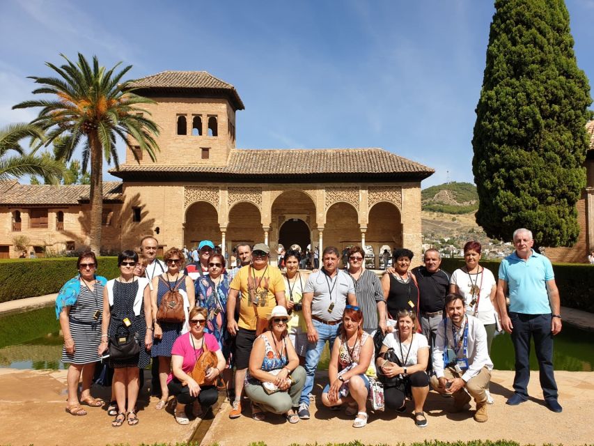Granada: Alhambra, Nasrid Palaces, & Generalife Guided Tour - Starting at the Generalife gardens