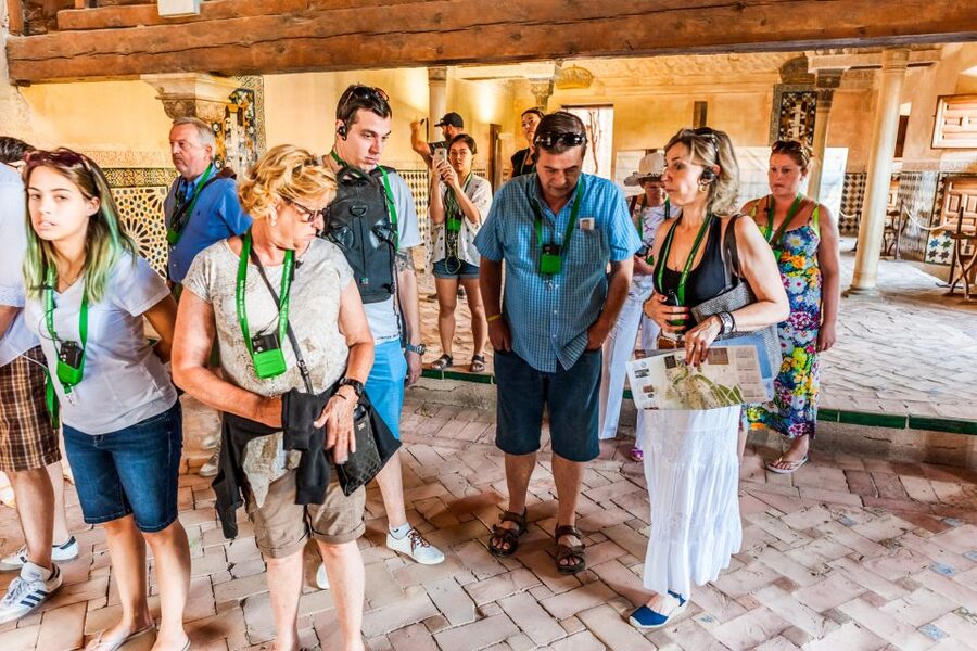Granada: Alhambra & Nasrid Palaces Tour with Tickets - Key points to know before booking
