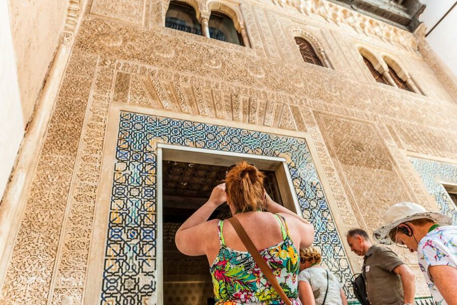 Granada: Alhambra & Nasrid Palaces Tour with Tickets - Who will get the most from this visit