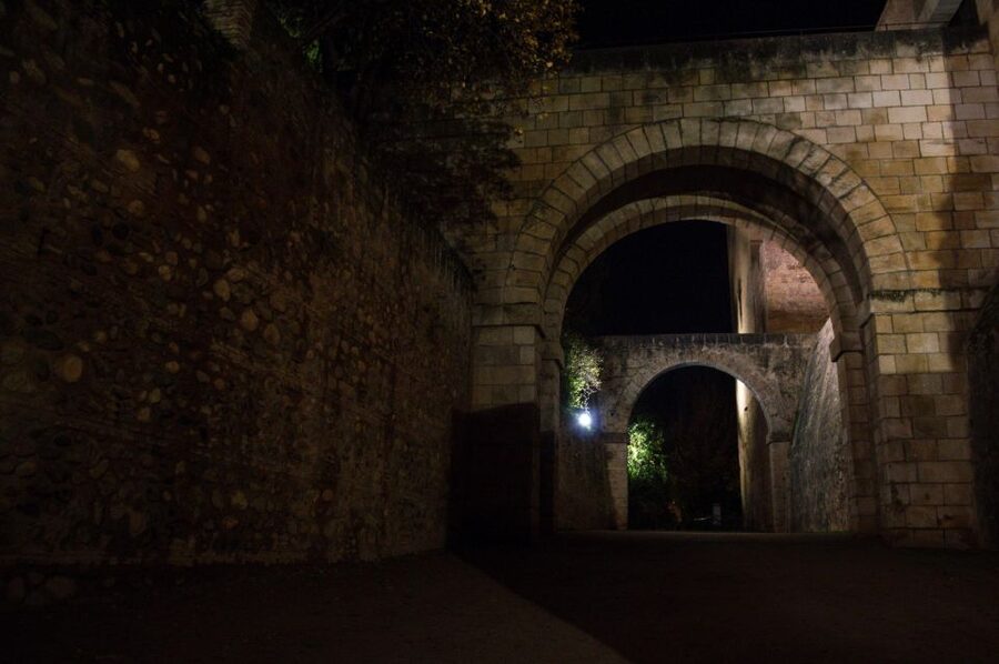 Granada: Alhambra Night Visit Entry Ticket - The evening route through Generalife