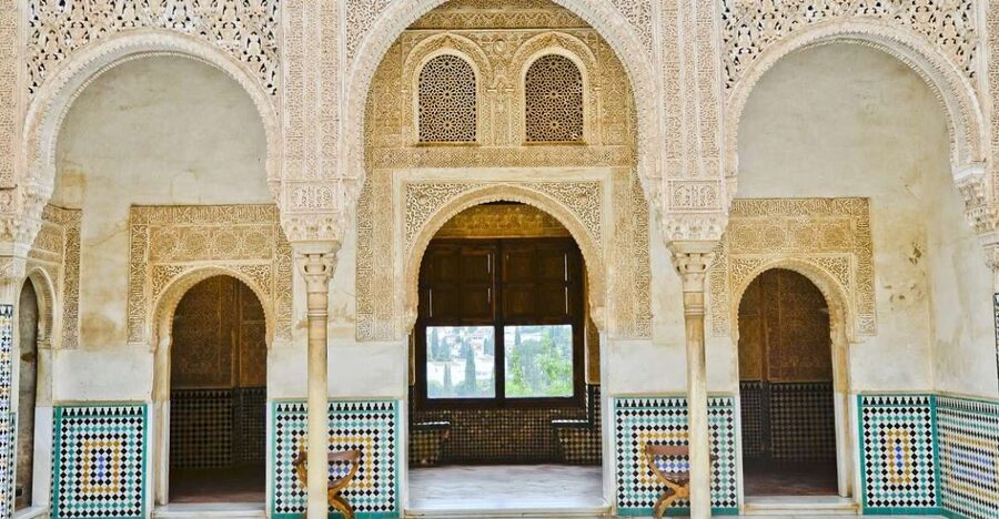 Granada: Alhambra Regular Tour - Why the Alhambra deserves a guided visit