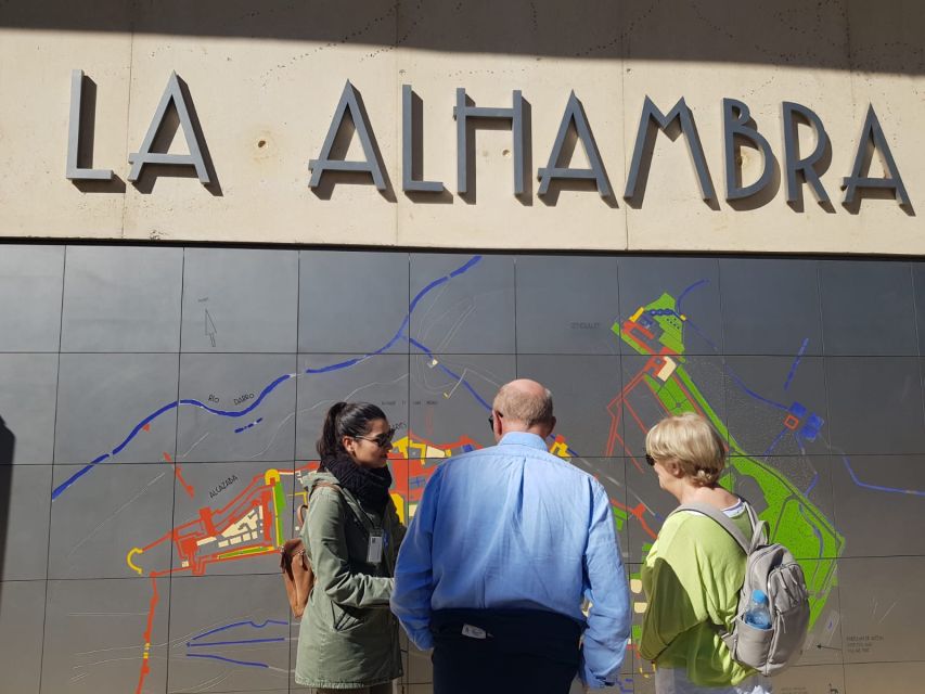 Granada: Alhambra Regular Tour - Palace of Charles V, 10 minutes