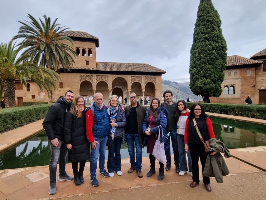 Granada: Alhambra Regular Tour - Nasrid Palaces, 90 minutes