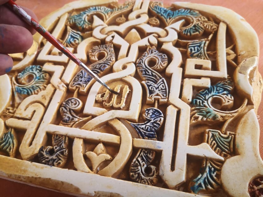 Granada: "Alhambra´s Craft Workshop" - Making an Alhambra souvenir instead of buying one