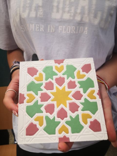 Granada: "Alhambra´s Craft Workshop" - Choosing between tile, plaster, stucco, and marquetry