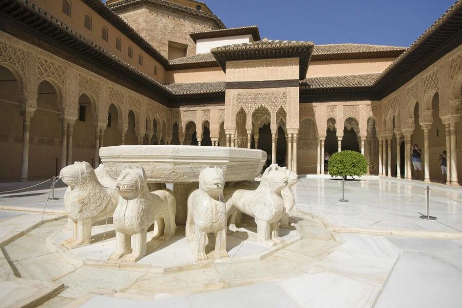 Granada: Alhambra Small Group Tour with Nasrid Palaces - The Nasrid Palaces: the main event