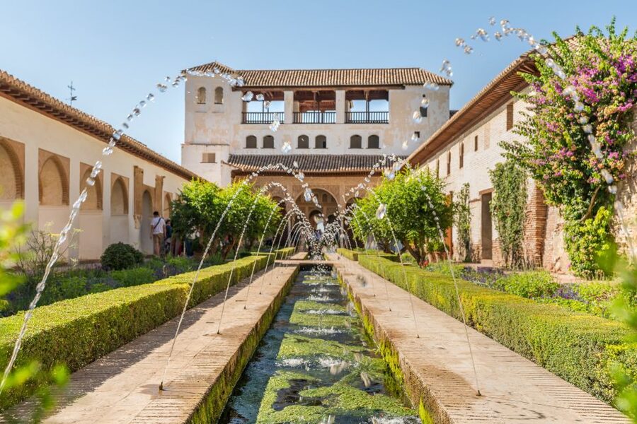 Granada: Alhambra Ticket and Guided Tour with Nasrid Palaces - The Alhambra Medina and the remains of daily life